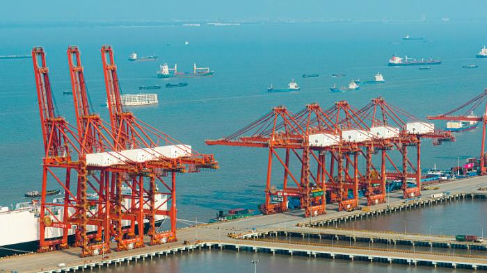 物件钨品由中国深圳启用海上线路输送到英国阿伯丁