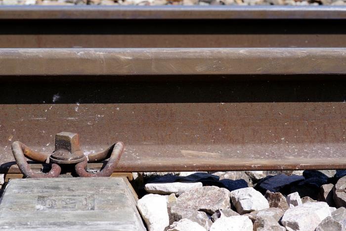 货品摩托车及自行车的零配件由中国青岛采用货轮输送到英国格里诺克