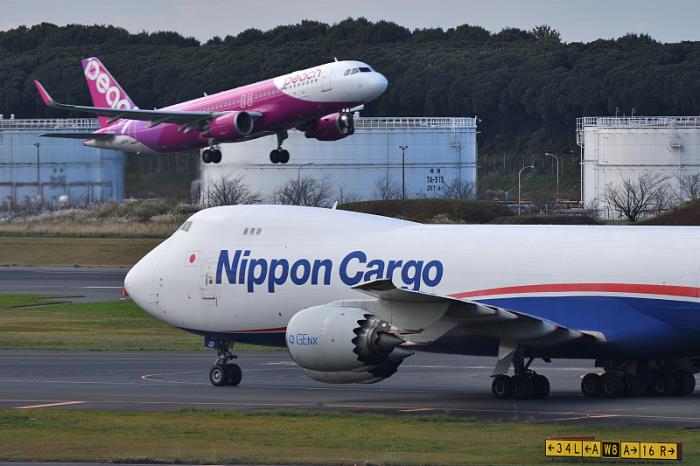 商品纺织制品由厦门采取海运运送到英国赫尔