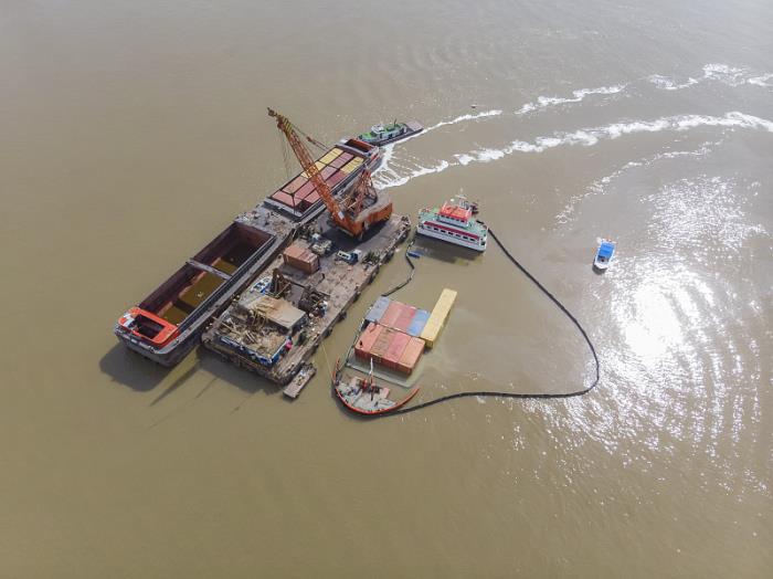 产品车用发动机由东莞选取航运运输到英国诺丁汉