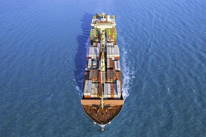 货物成品油由天津挑选货船送到英国桑德兰