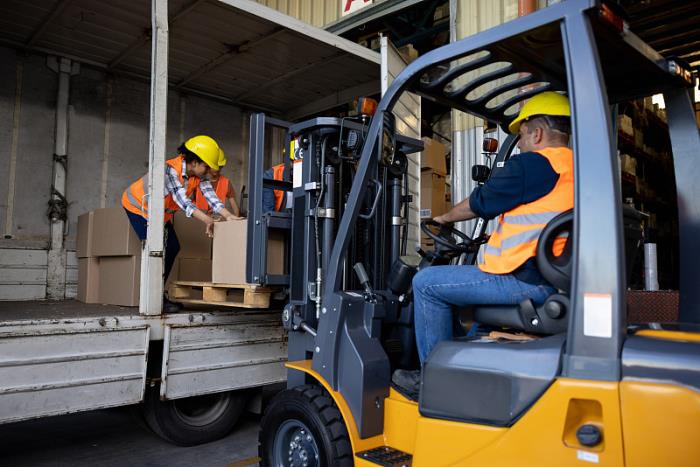 商品通用机械设备从中国哈尔滨采用海路送到英国考文垂