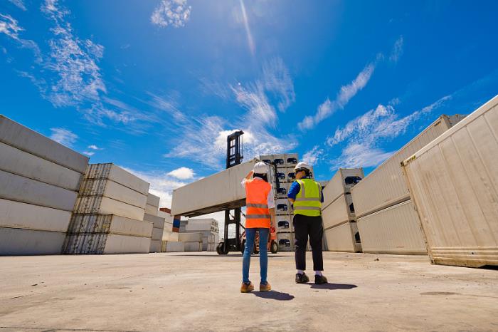 物件休闲零食从中国长春采取海运航线快运到英国普雷斯顿