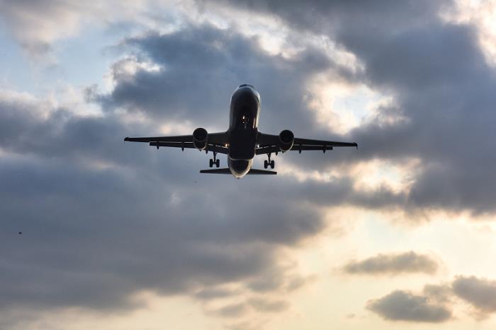 产品钢铁板材从中国杭州选择海洋轮船快运到英国贝尔法斯特