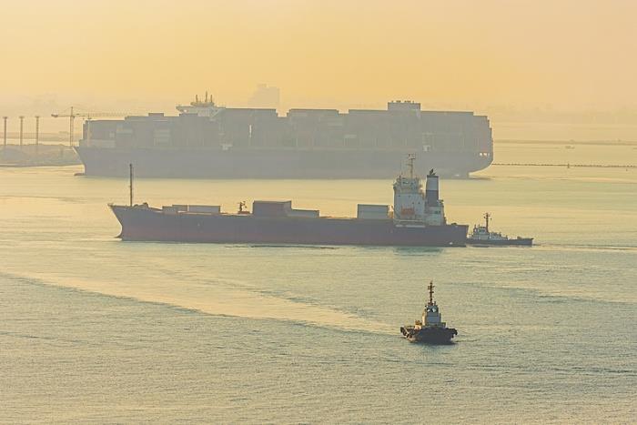 国际海运中的截关、截单、截港是什么意思