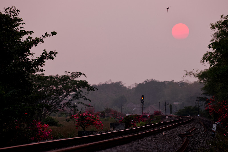 经由东莞将沐浴露邮寄到印尼马辰