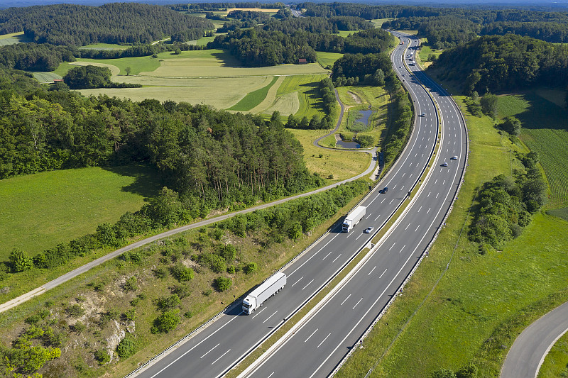 经过乌鲁木齐剪刀邮寄到印度尼西亚丹戎不碌