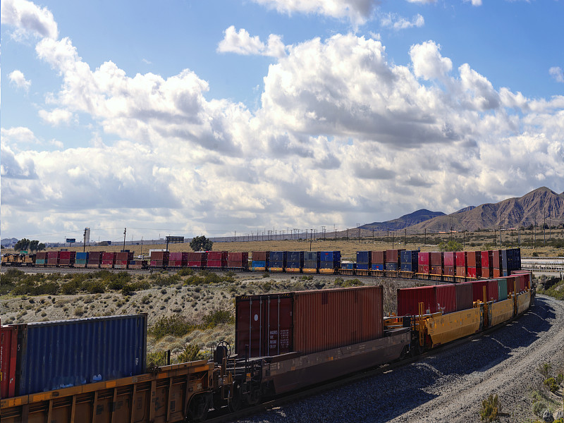 中国佛山通过轮船运抵到印尼棉兰速送