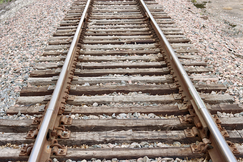 经由中国杭州将油画寄到印度尼西亚玛琅