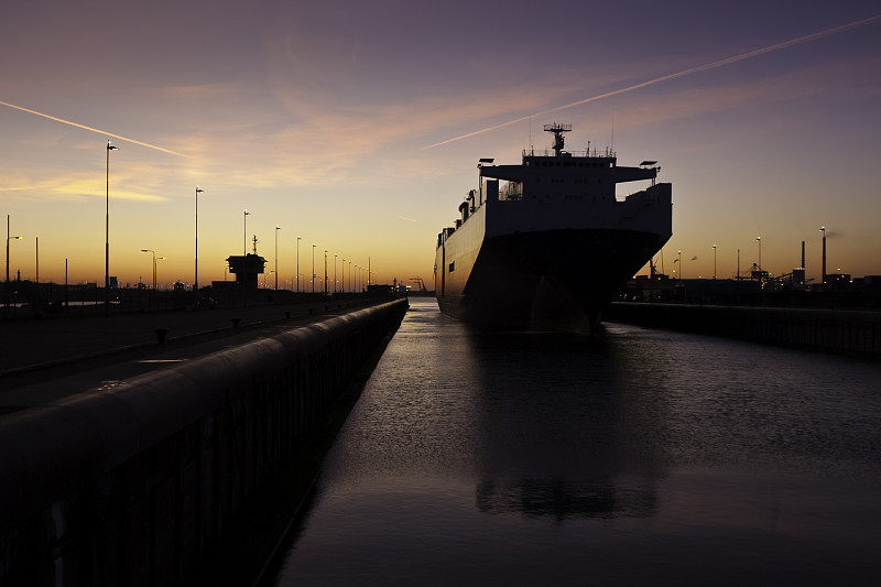 通过长沙一双鞋子邮寄到印度尼西亚万隆