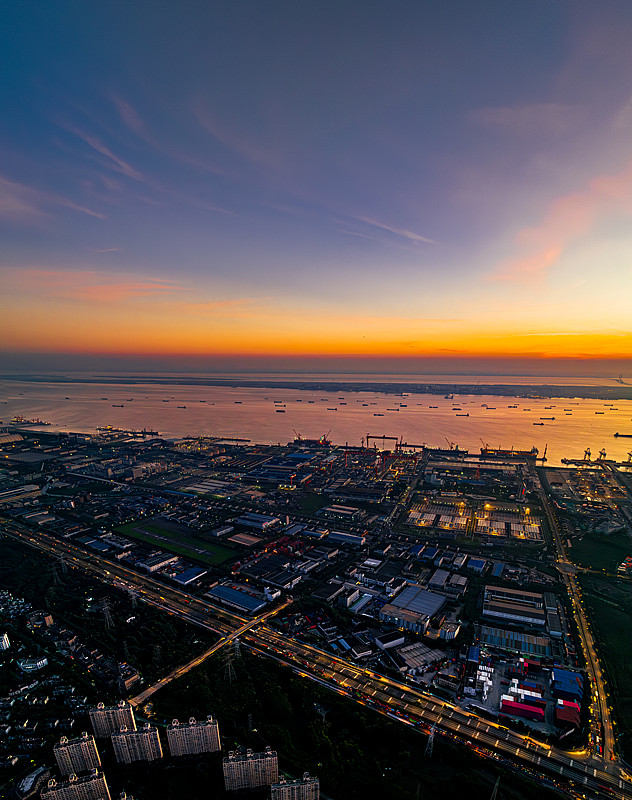 从郑州压力罐邮寄到印度尼西亚比亚克