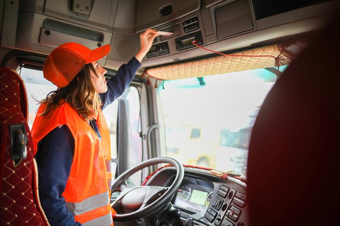 国际航空货物运输中，航班都正常，为什么你的货晚两三天到？