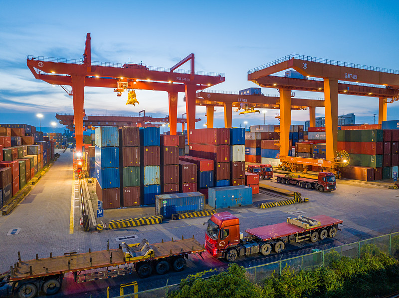 经过广州将箱包寄到印度尼西亚坤甸