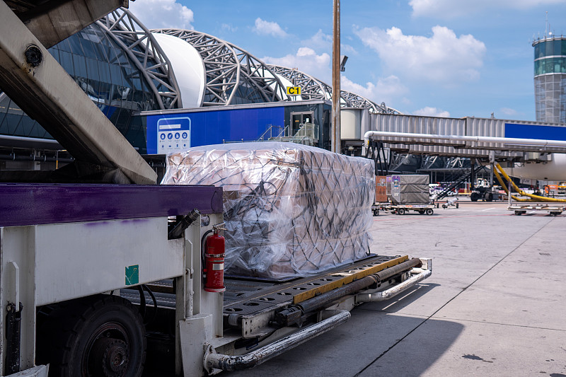 通过深圳把板蓝邮寄到印尼望加锡