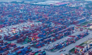 货品服装及衣着附件从中国上海采用海洋轮船驳运到东南亚马尼拉