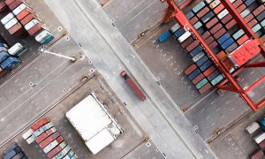 物件稀土由中国湖州市选取货船快运到沙特阿拉伯季兰