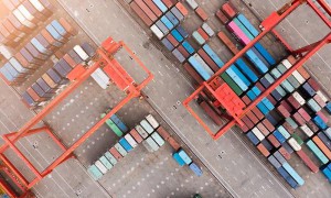 物品硫酸铵由中国广州选用船运输送到达瑞士苏黎士