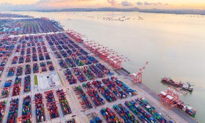 产品中式成药由中国株洲选取海洋轮船送到克罗地亚锡尼