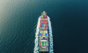 产品蓄电池由中国芜湖采用货船送往法国图卢兹