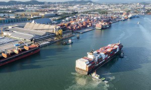商品工具由中国香港采取航运快运到匈牙利瓦茨